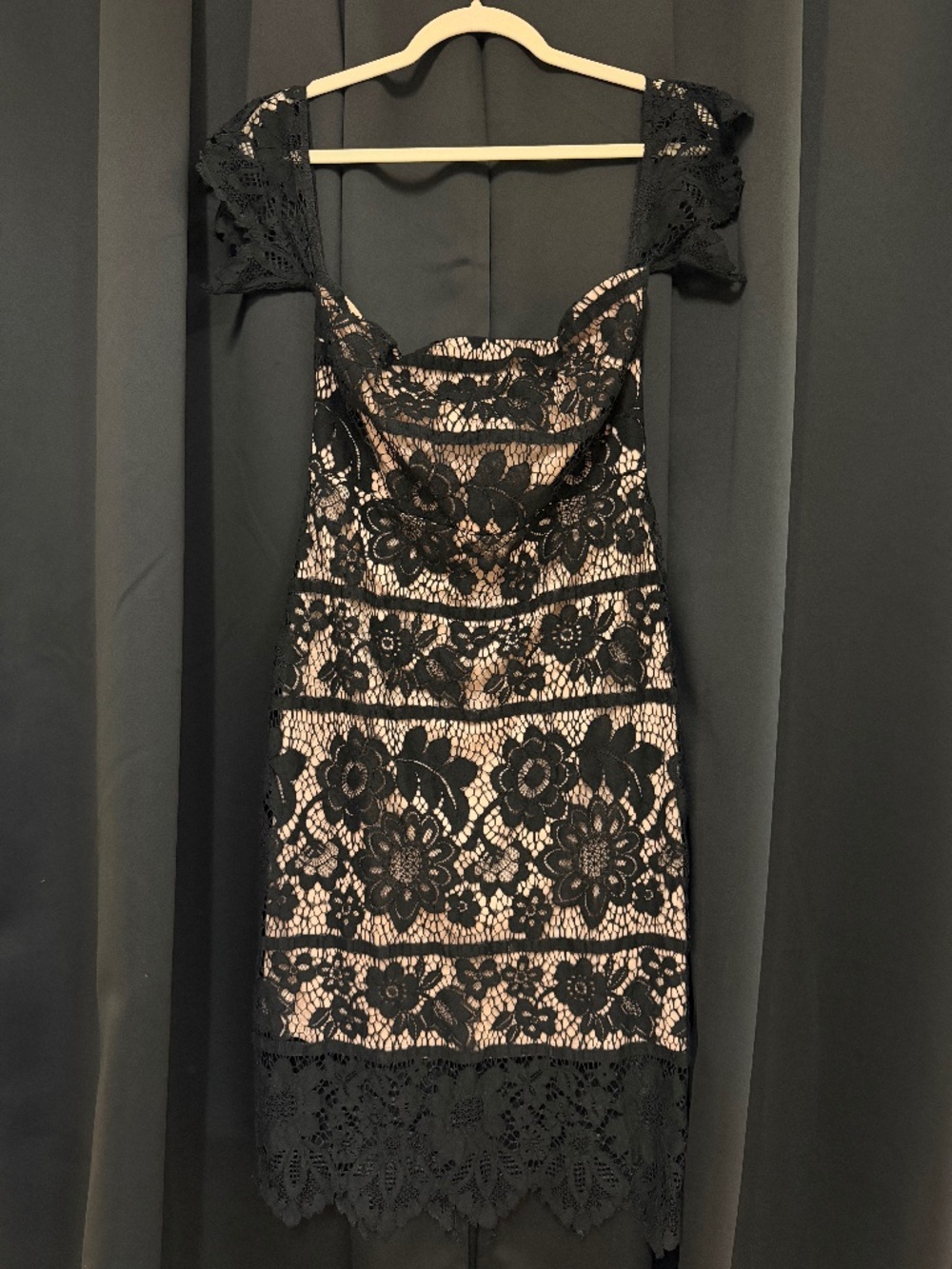Express Black Nude Floral Lace Cocktail Dress Size 8 Wedding Guest